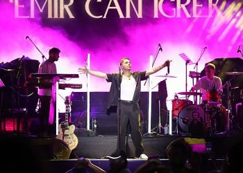 Aliağa’da Emir Can İğrek ve Zeynep Bastık Rüzgârı