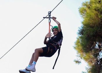 Karşıyaka’da tatil keyfi ‘Macera Parkı’nda yaşanıyor