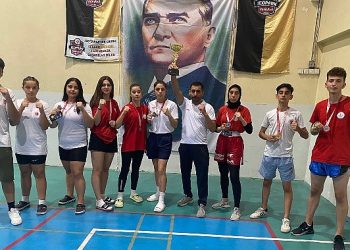 Kick Boks’ta Bayraklı farkı Bayraklılı gençler iller arası şampiyonada 7 derece kazandı