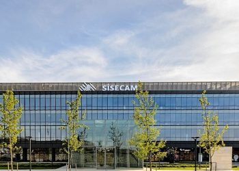 Şişecam Elektrikli Araçlara Özel Üreteceği Camlarla Temiz Geleceğe Katkı Sağlayacak