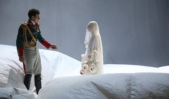 Bir Rus Edebiyatı Klasiğiİ, Tolstoy’un Savaş ve Barış’ı Şehir Tiyatroları’nda