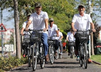 Konya Büyükşehir Huzurevinde Kalan Büyüklerimiz İçin Bisiklet Etkinliği Düzenledi