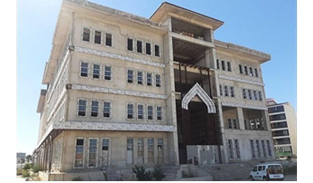 İzmir Büyükşehir Belediyesi öğrencilerin barınma ihtiyacı için kolları sıvadı