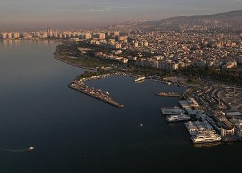 İzmirli sporcular Körfez’in keyfini sürüyor