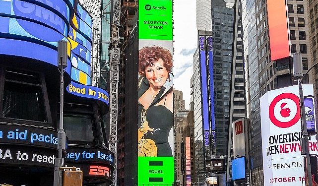 New York’ta bir ‘Cumhuriyet Divası’: Spotify’ın EQUAL Türkiye Ekim ayı elçisi Müzeyyen Senar New York Times Square’de